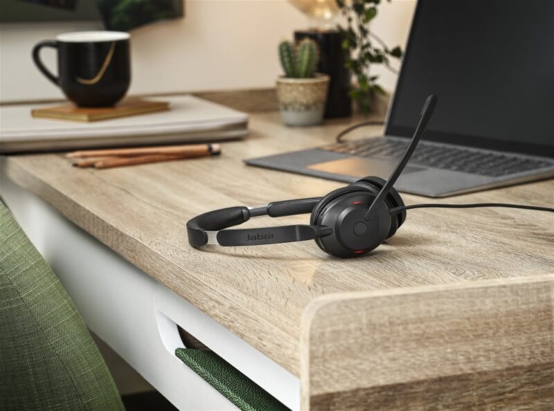 Jabra Evolve2 30 Headset – Noise Cancelling Microsoft Teams Certified Stereo Headphones with 2-Microphone Call Technology – USB-C Cable – Black - immagine 3